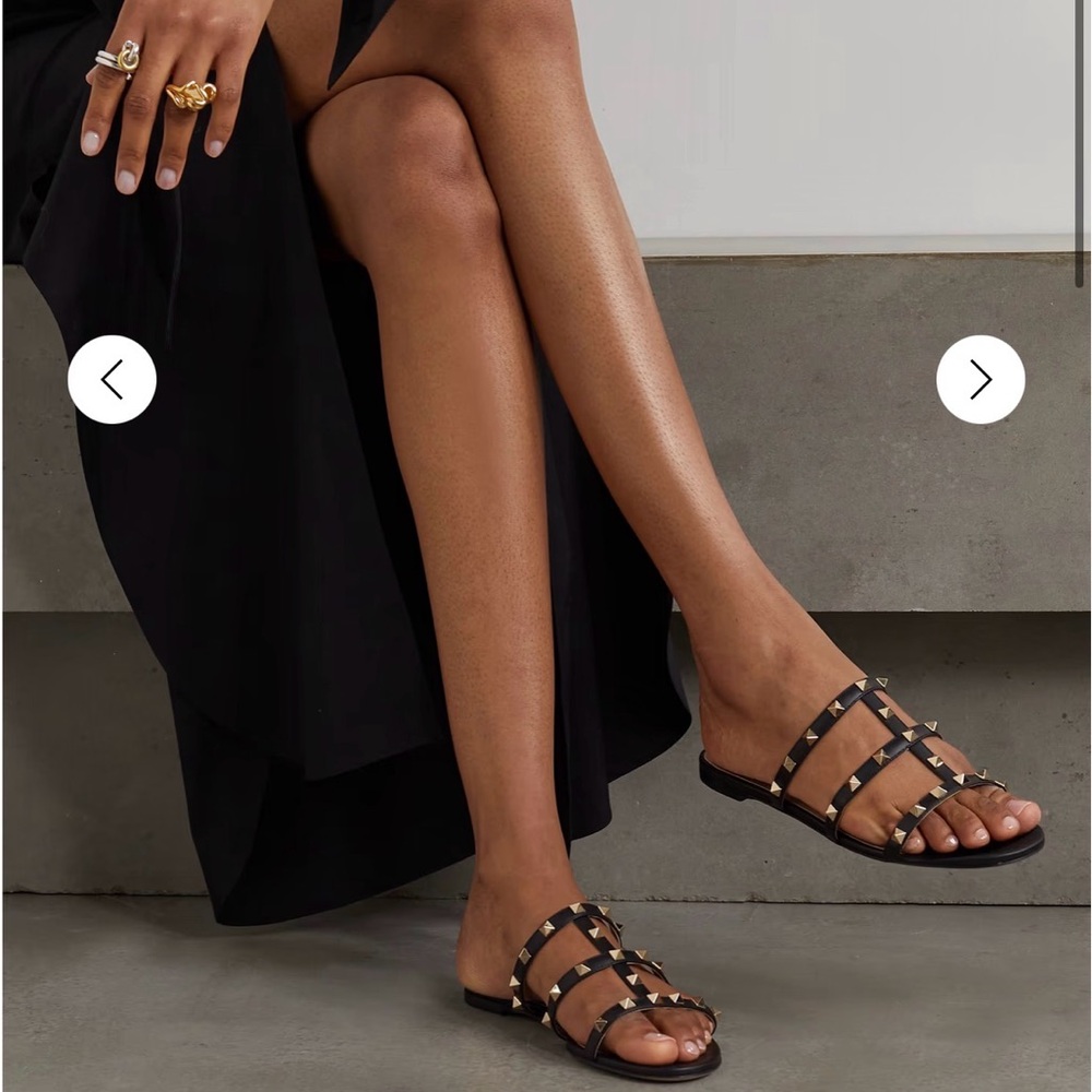 VALENTINO GARAVANI
Rockstud leather sandals